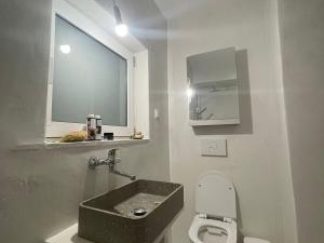 1750348827-2.jpg